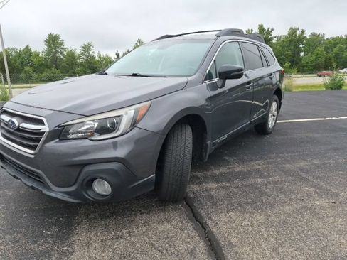 Used 2018 Subaru Outback 2.5i Premium AWD/4WD image 2