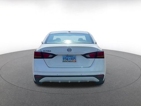 Used 2025 Nissan Altima 2.5 SV FWD image 12