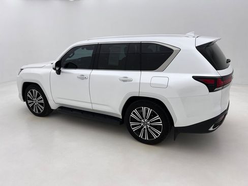Used 2024 Lexus LX 600 4WD w/ Luxury Package image 10