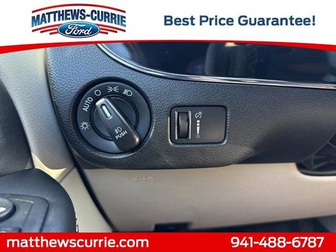 Used 2014 Dodge Grand Caravan SXT FWD image 25