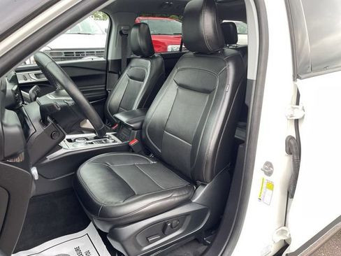 Certified 2022 Ford Explorer Limited w/ Equipment Group 301A AWD/4WD image 14