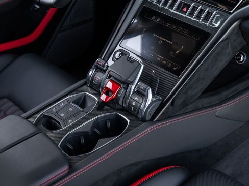 Used 2024 Lamborghini Urus Performante image 40