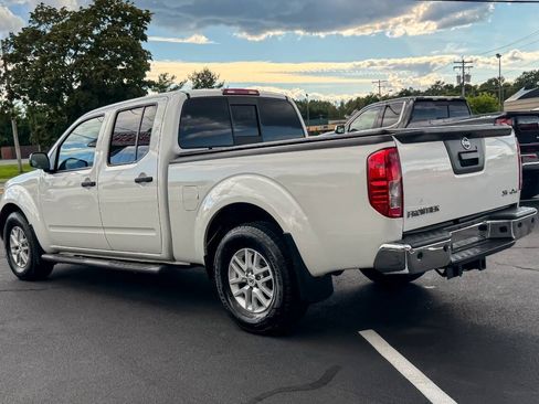 Used 2021 Nissan Frontier SV AWD/4WD image 6
