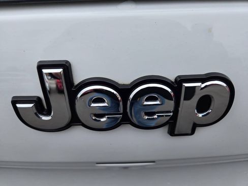 Used 2015 Jeep Cherokee Latitude w/ Cold Weather Group AWD/4WD image 11