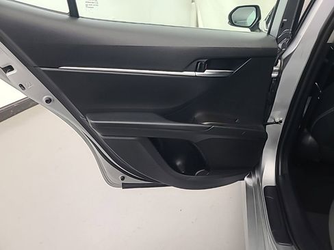 Used 2021 Toyota Camry LE FWD image 19