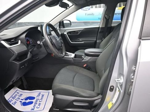 Used 2022 Toyota RAV4 LE FWD image 12