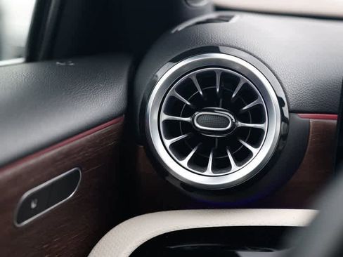 Used 2022 Mercedes-Benz A 220 4MATIC image 34