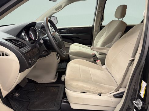 Used 2011 Dodge Grand Caravan Mainstreet w/ PWR Convenience Group FWD image 12