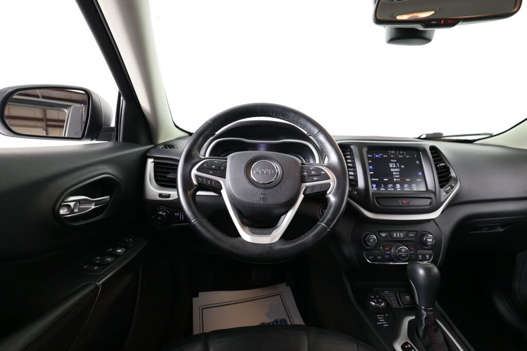 Used 2015 Jeep Cherokee Trailhawk w/ Comfort/Convenience Group AWD/4WD image 29