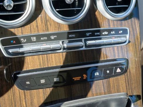 Used 2021 Mercedes-Benz GLC 300 4MATIC image 30