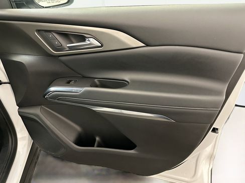 Used 2025 Chevrolet Traverse LT image 35