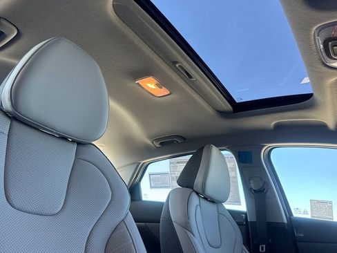 New 2026 Hyundai Elantra Limited FWD image 16