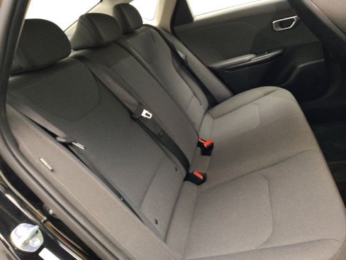 Used 2025 Kia K4 LXS image 19