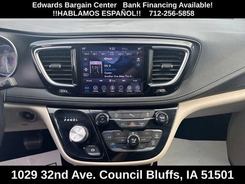 Used 2020 Chrysler Pacifica Limited FWD image 21