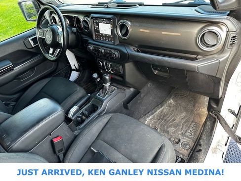Used 2018 Jeep Wrangler Unlimited Sahara AWD/4WD image 19