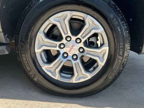 Used 2024 GMC Yukon SLE RWD image 25