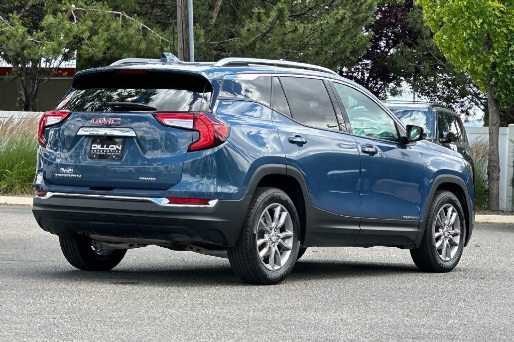 Used 2024 GMC Terrain SLT AWD/4WD image 4