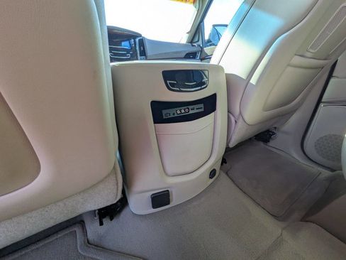 Used 2015 Cadillac Escalade Premium image 24