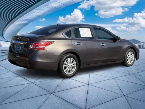 Used 2014 Nissan Altima 2.5 S w/ Sport Value Package image 4