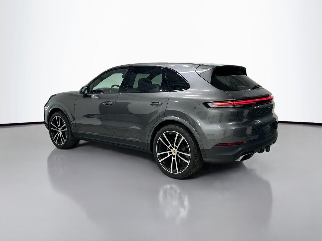 Certified 2024 Porsche Cayenne AWD/4WD image 3