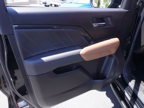 Certified 2025 GMC Canyon AT4 w/ Nightfall Edition AWD/4WD image 16