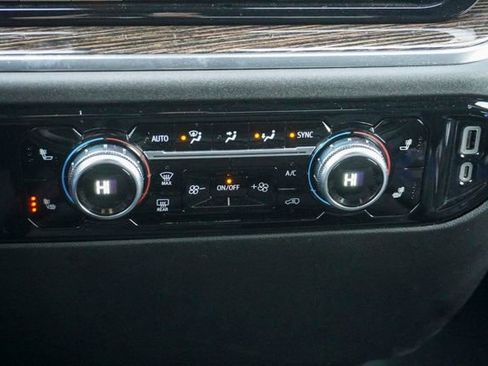 Used 2024 GMC Sierra 1500 SLE image 16