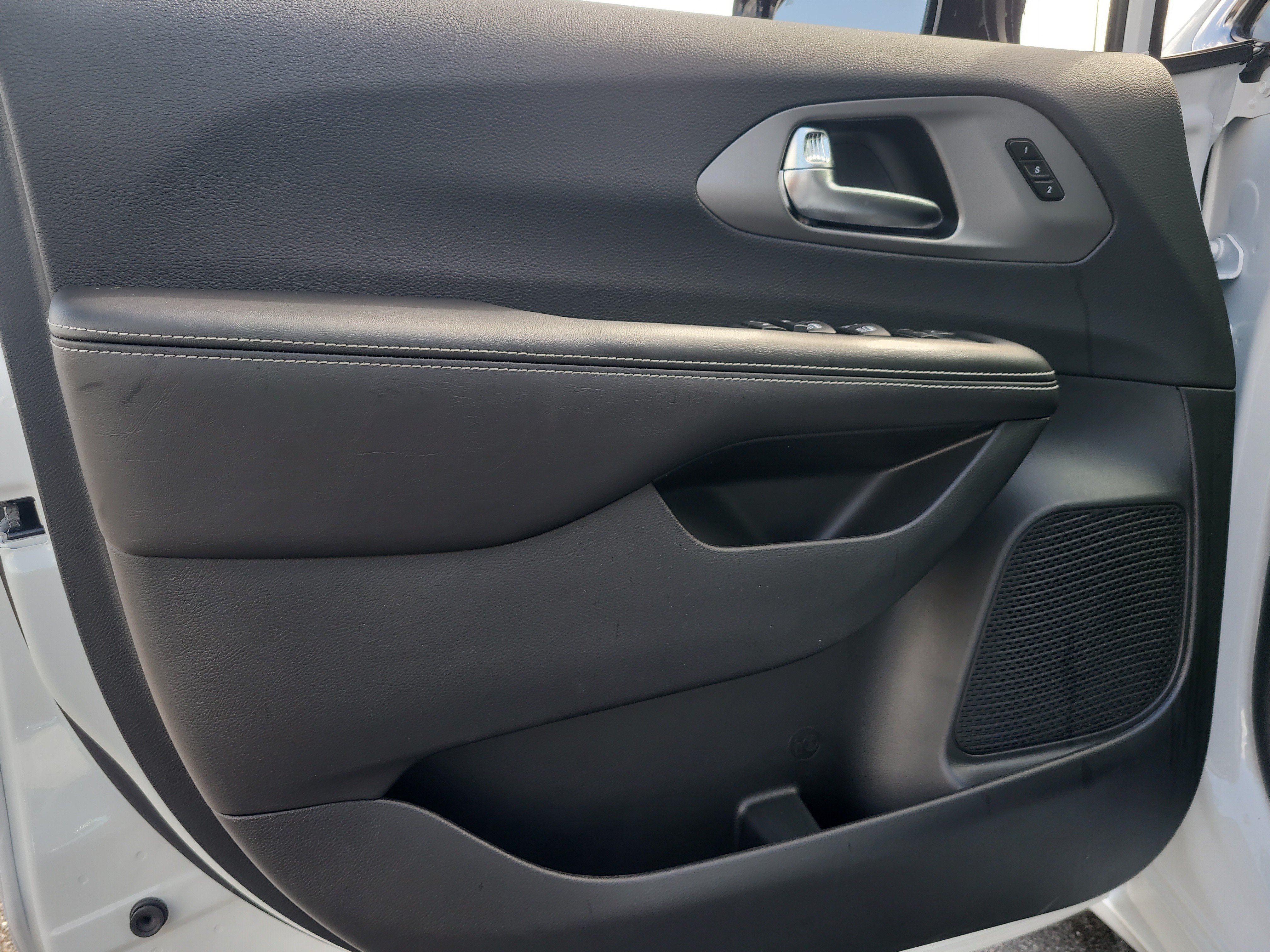 New 2027 Chrysler Pacifica Select FWD image 14