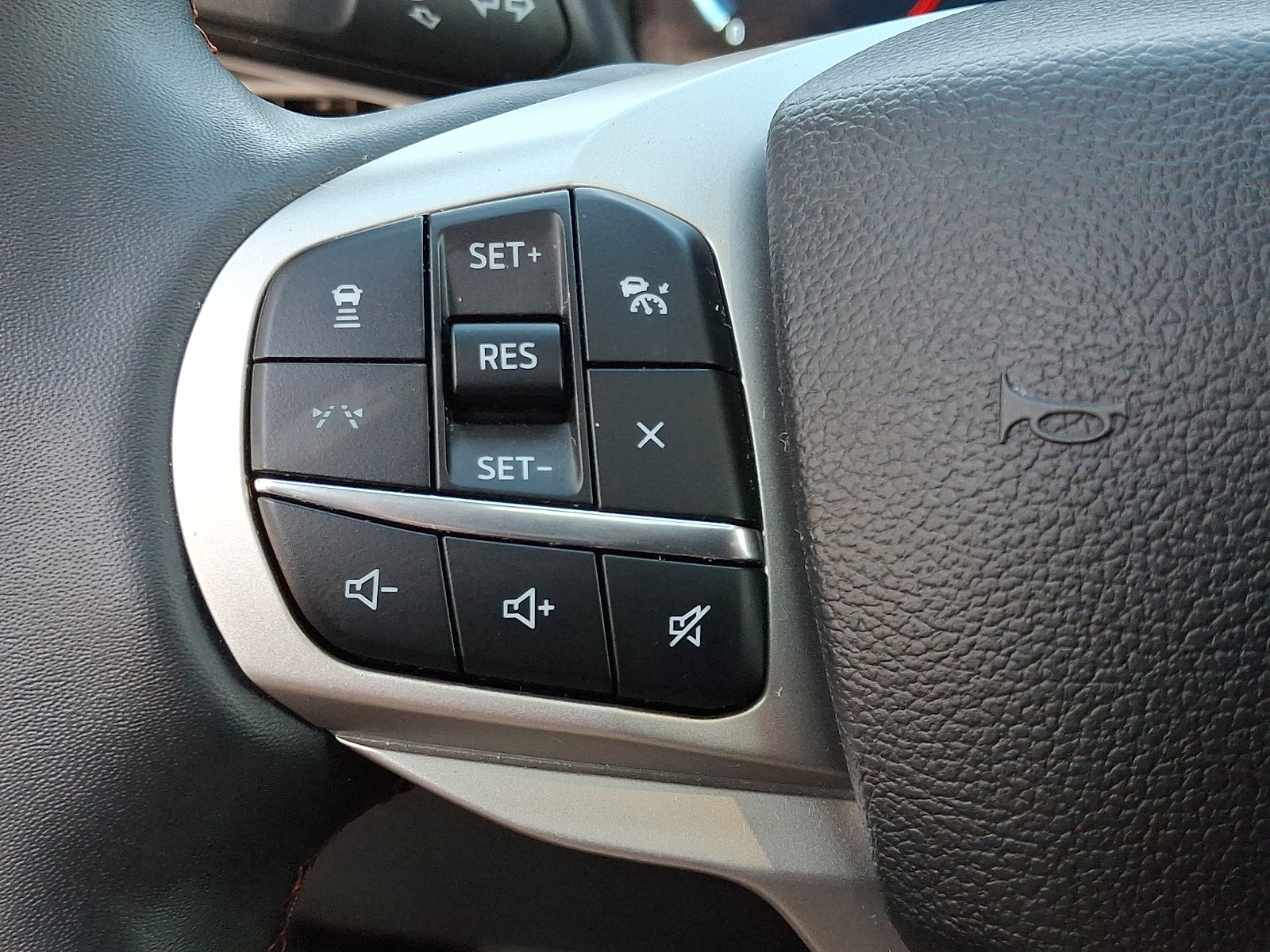 Used 2025 Ford Explorer Active w/ Active Comfort Package AWD/4WD image 23