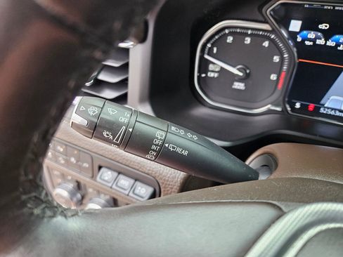 Used 2021 GMC Yukon Denali w/ Denali Premium Package image 14