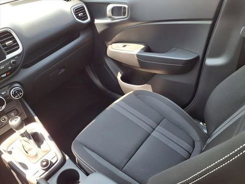 New 2025 Hyundai Venue SEL image 17