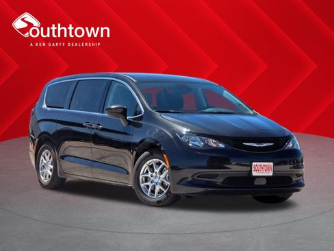 Used 2023 Chrysler Voyager LX FWD image 1