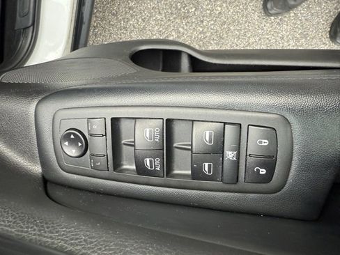 Used 2020 Jeep Grand Cherokee Laredo image 29