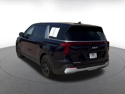 Used 2026 Kia Carnival FWD image 11