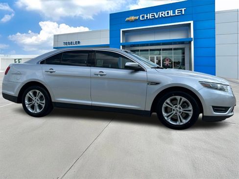 Used 2018 Ford Taurus SEL image 4