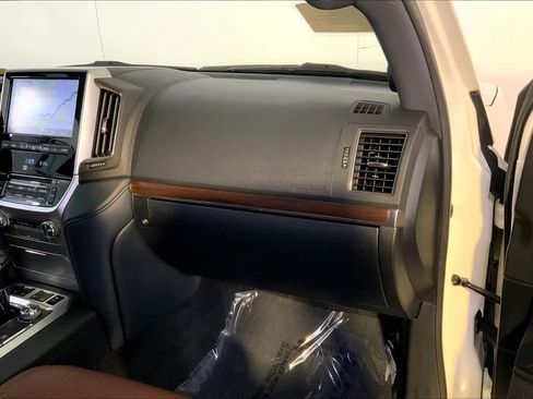 Used 2019 Toyota Land Cruiser AWD/4WD image 19