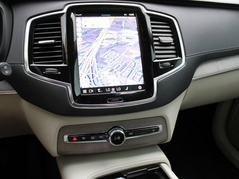 Used 2025 Volvo XC90 B6 Ultra w/ Lounge Package image 8