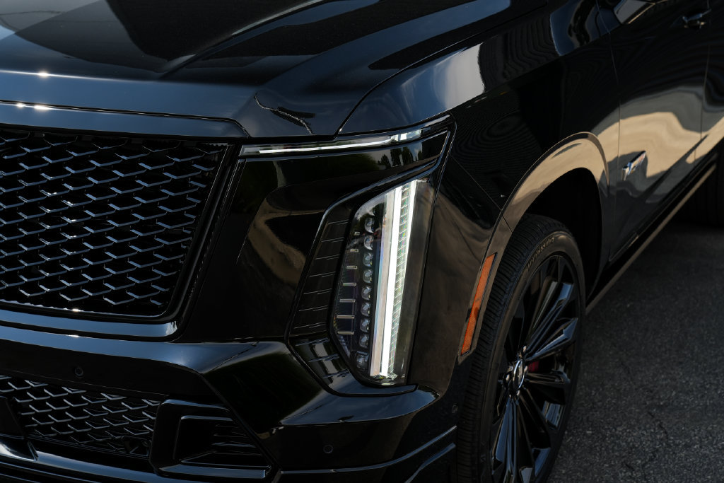 Used 2026 Cadillac Escalade V AWD/4WD image 7