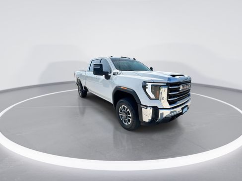 Used 2025 GMC Sierra 2500 SLE w/ SLE Value Package; AWD/4WD image 2