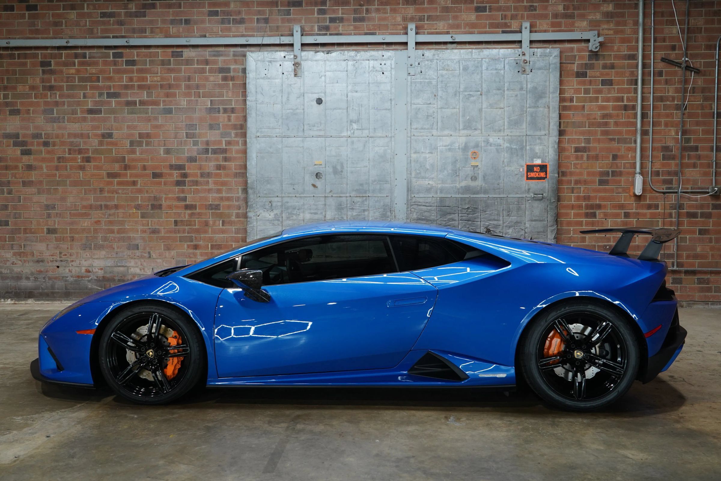 Used 2020 Lamborghini Huracan EVO RWD image 1