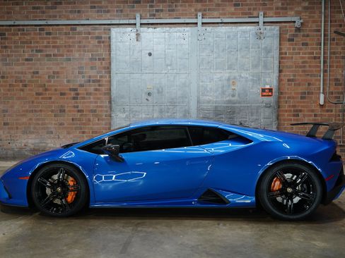 Used 2020 Lamborghini Huracan EVO RWD image 1