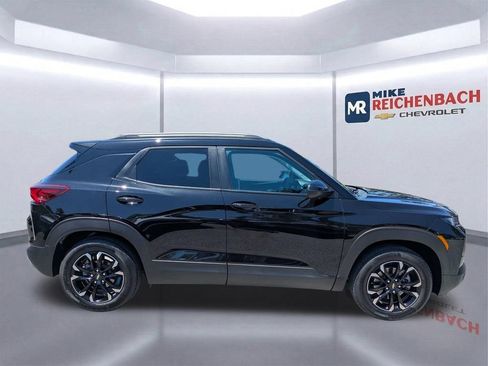 Used 2023 Chevrolet TrailBlazer LT FWD image 3