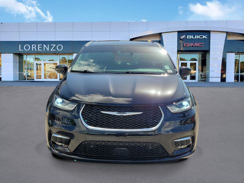 Used 2024 Chrysler Pacifica Touring-L FWD image 2