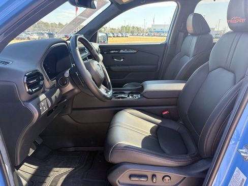 Certified 2025 Honda Pilot TrailSport image 10