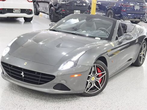Used 2016 Ferrari California T RWD image 7