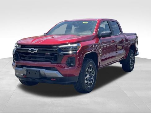 Used 2025 Chevrolet Colorado Z71 AWD/4WD image 2