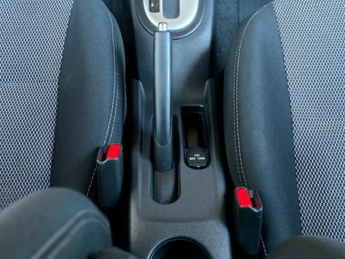 Used 2014 Nissan Versa SV FWD image 23