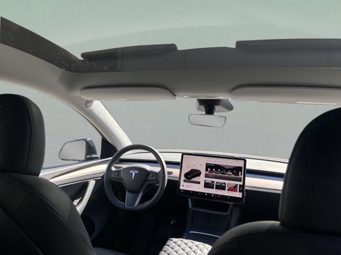 Used 2023 Tesla Model Y Long Range image 29