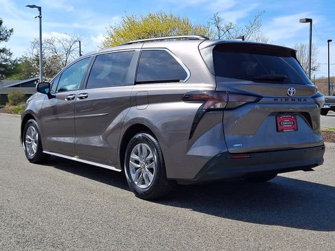 Certified 2023 Toyota Sienna XLE AWD/4WD image 7