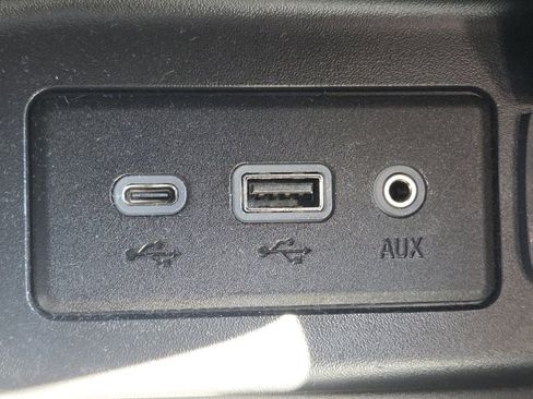 Used 2020 Chevrolet Equinox LT w/ Driver Convenience Package image 11