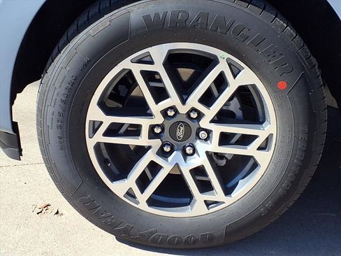 New 2025 Ford Expedition Active image 22